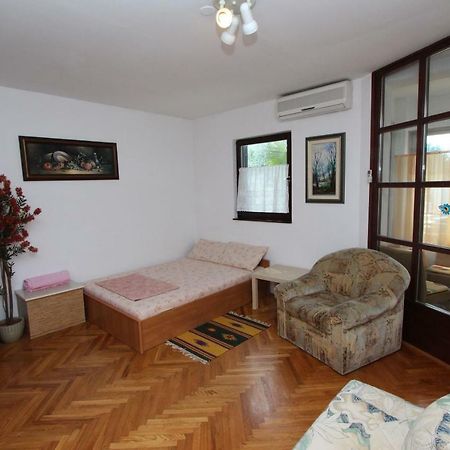 Apartment Vesna Ровинь Экстерьер фото