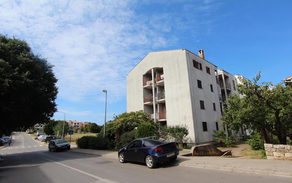 Apartment Vesna Ровинь Экстерьер фото