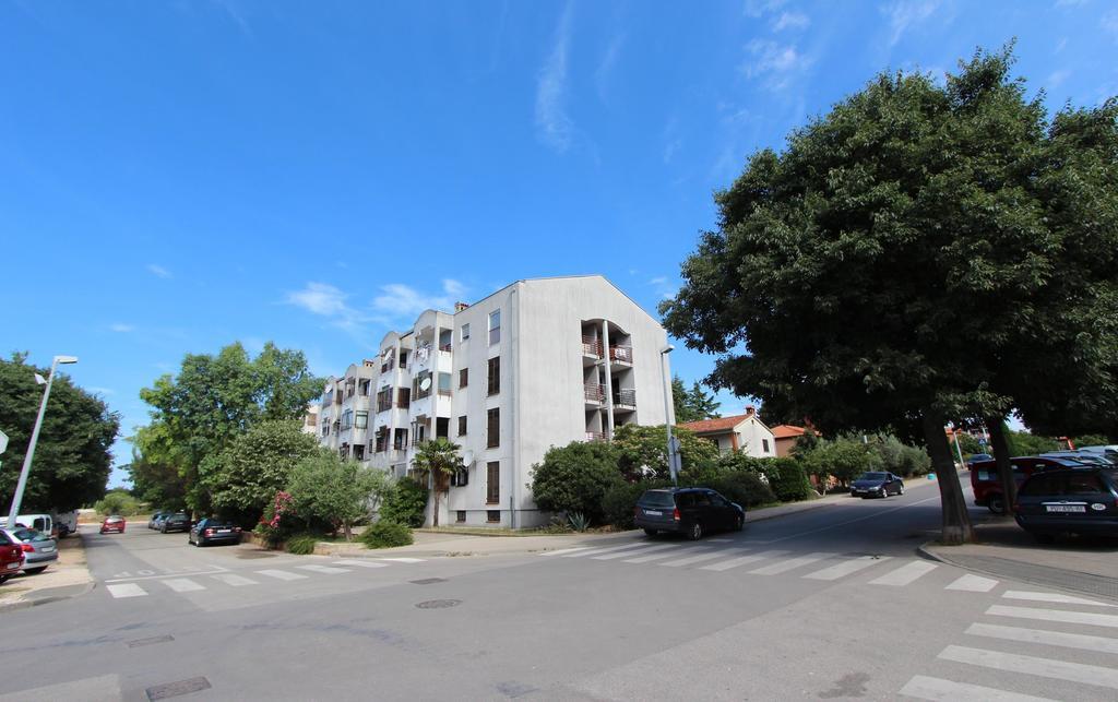 Apartment Vesna Ровинь Экстерьер фото