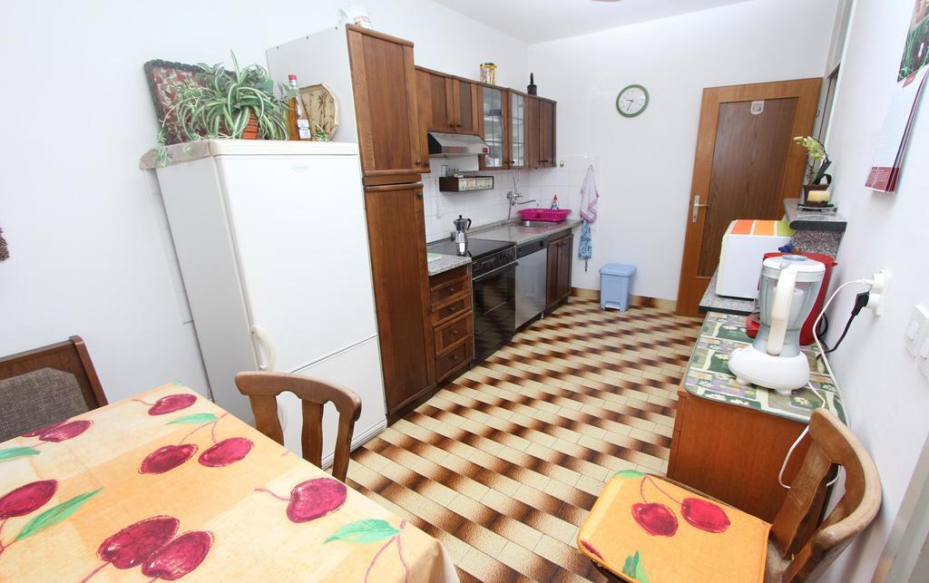 Apartment Vesna Ровинь Экстерьер фото