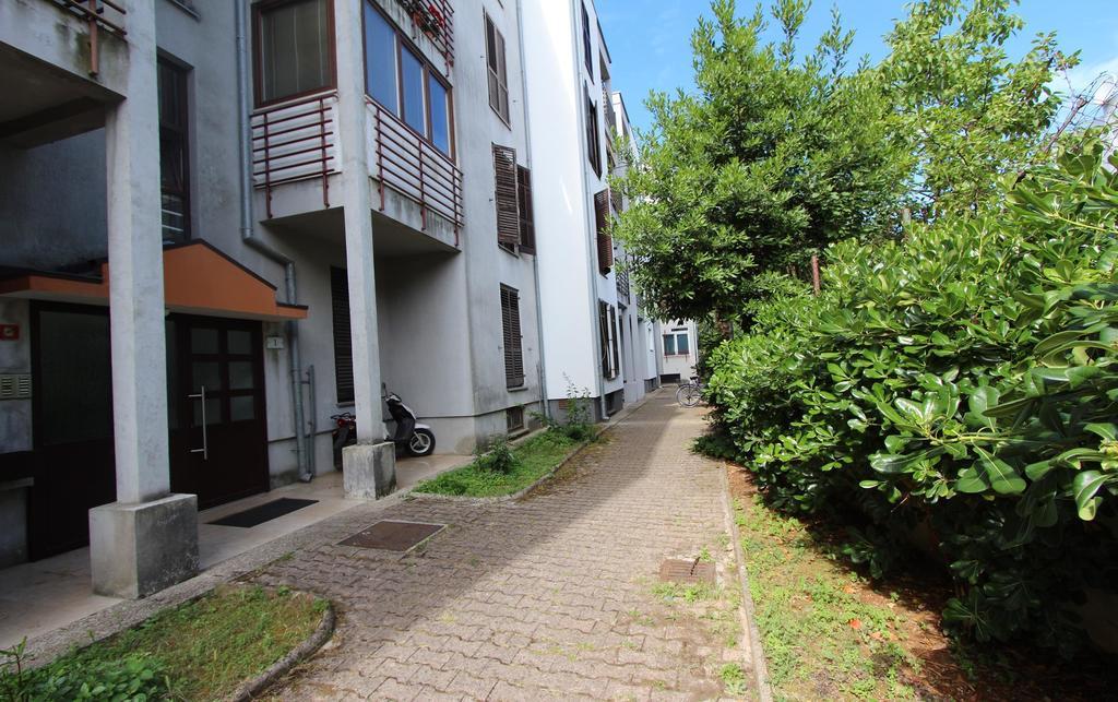Apartment Vesna Ровинь Экстерьер фото