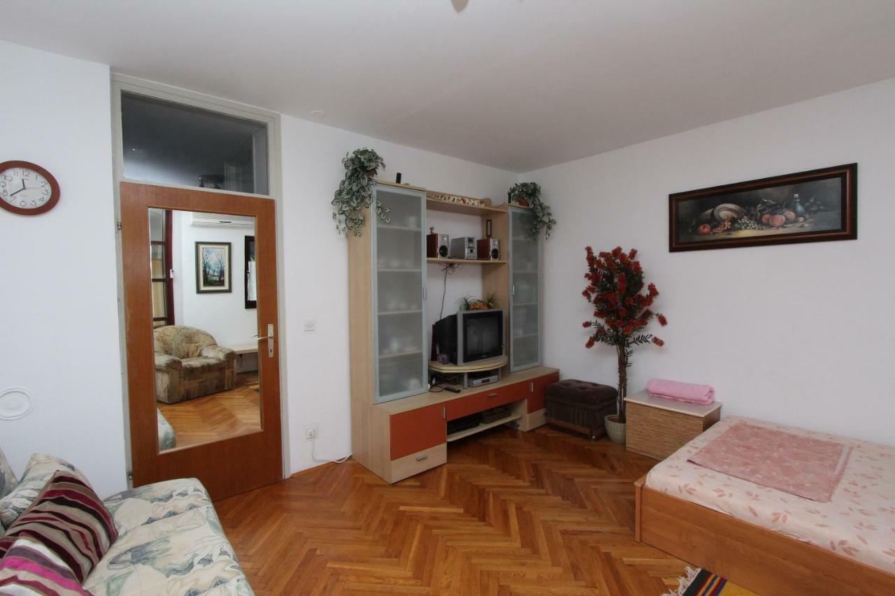 Apartment Vesna Ровинь Экстерьер фото