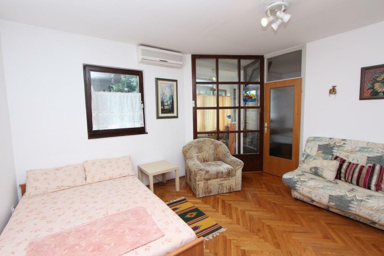 Apartment Vesna Ровинь Экстерьер фото